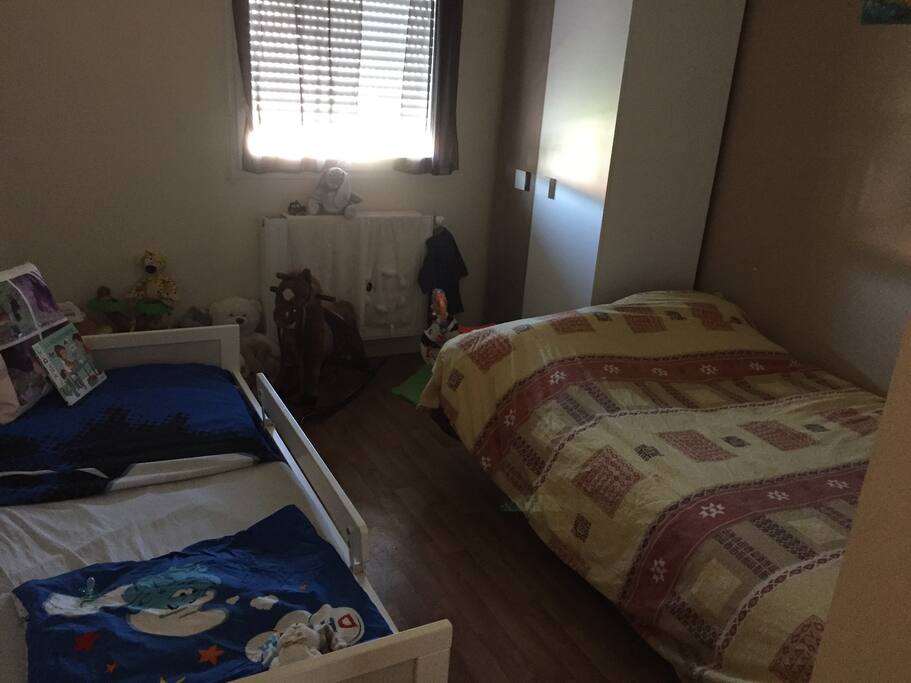 CHambre 3 .1 petit lit enfant et un clic clac