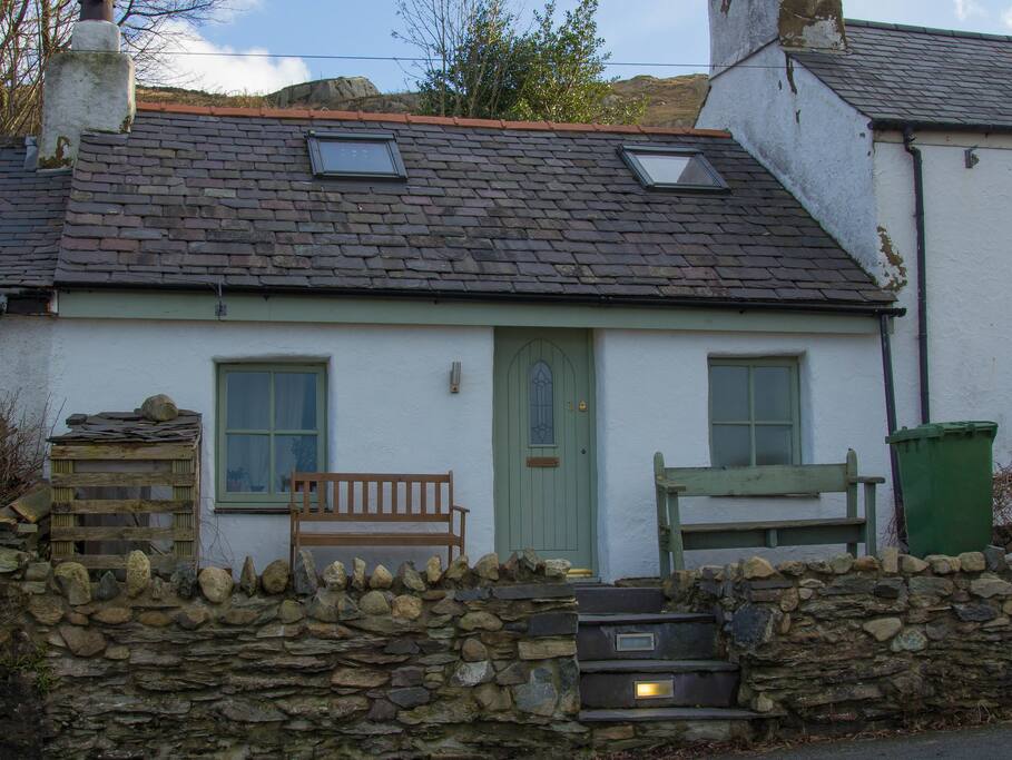 The cottage from the road. Parking right outside, benches to sit on and watch the sunsets.