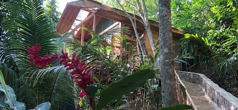 Private Treehouse, Private Bathroom/350 M to Semuc
