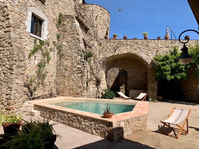 Racons del Fort: Castle hosting up to 18 people gallery image 3