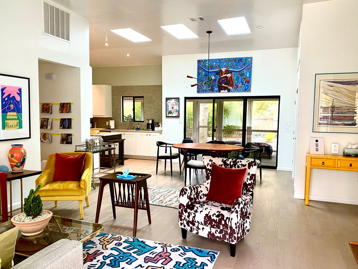Successful Airbnb property: Modern Bungalow W/ Heated Pool in SoCo in St. Edwards