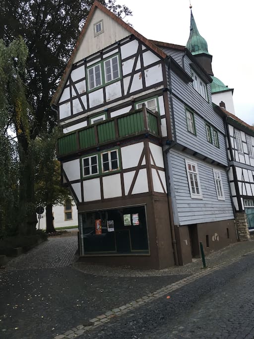 Direkt neben dem Kirchplatz