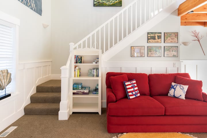 Walk To Scenic Beaches From A Lovely, Family-friendly Home - Lincoln City, OR