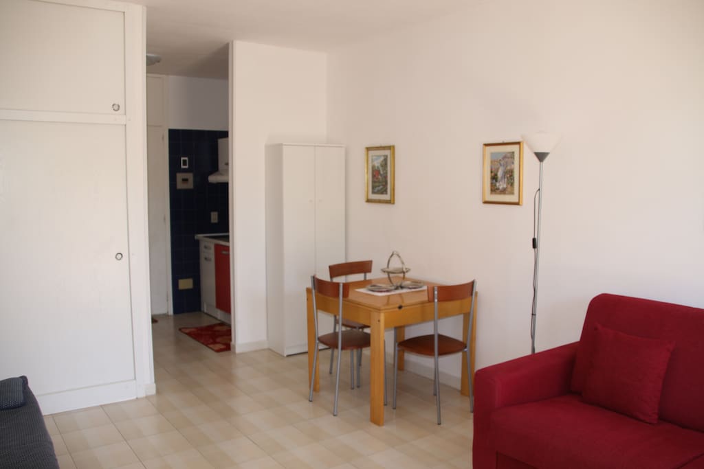 Soggiorno con tavolo