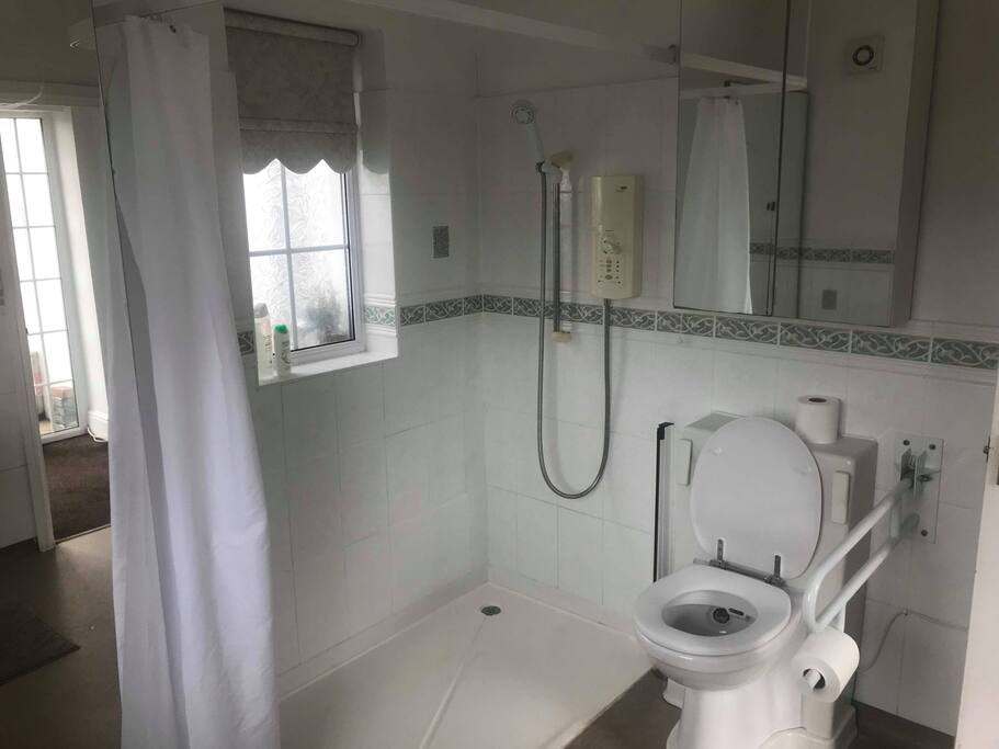 Large Shower Room