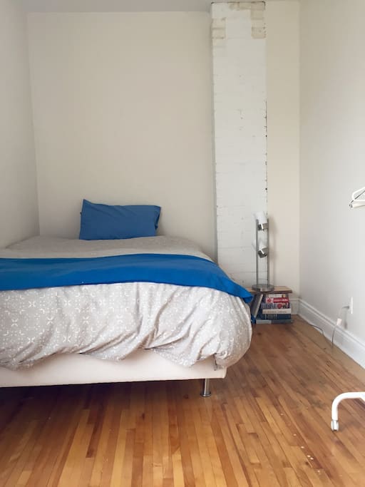 Double bed in guestroom