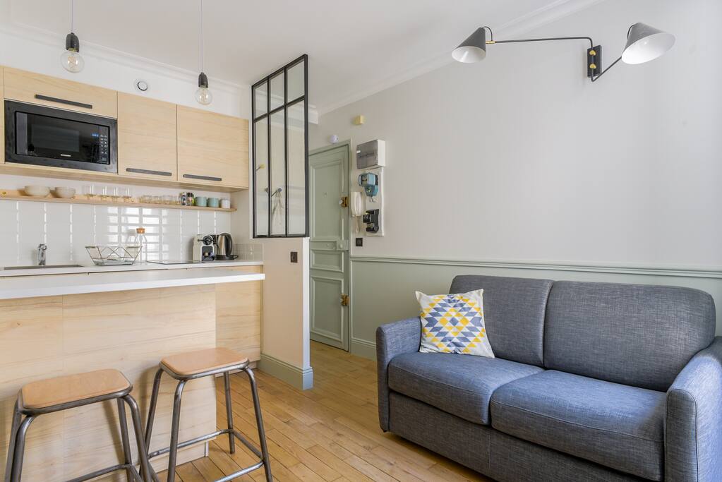 The flat has been renovated by an architect and designed like a hotel suite