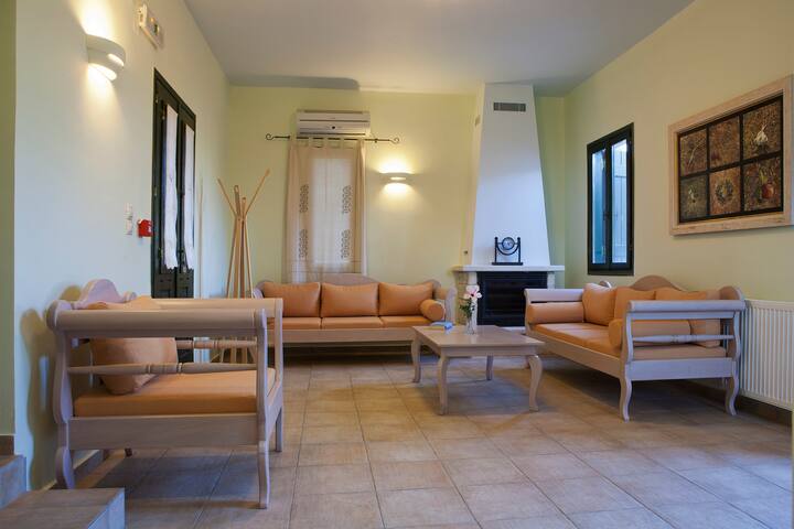 Traditional Houses 4km from the Sea for 23 persons gallery image 4