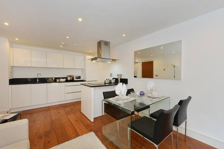 Homely, Modern, 2bed 2bath, SW1 gallery image 3