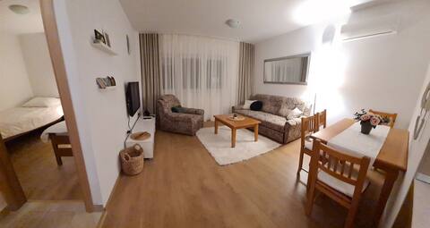 Lovely 1-bedroom apartment with free parking