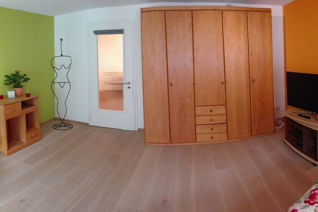 Wohn- und Schlafzimmer