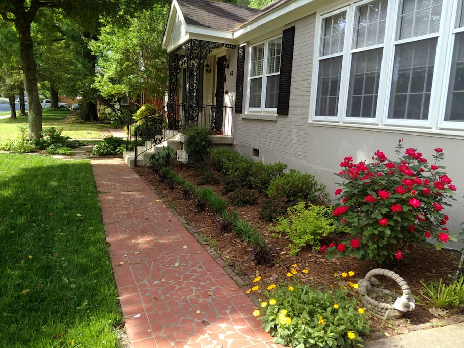 Easy access from drive to the door.