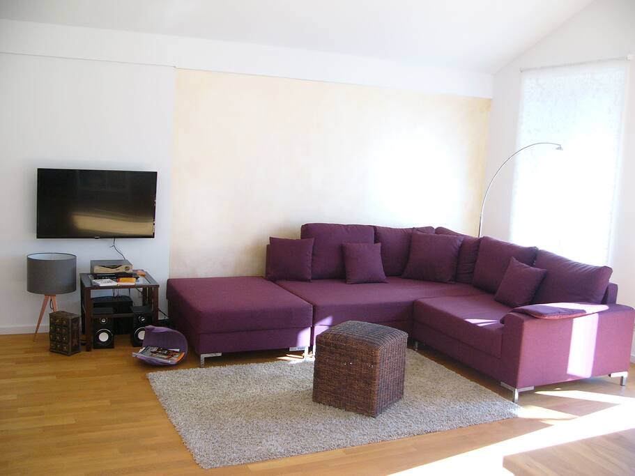 Die Sofaecke zum gmütlichen Lesen oder Fernsehen (drehbarer Fernseher)