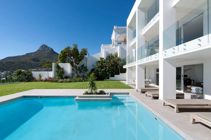 Sandpiper house, Heated Pool, Lush Garden gallery image 3
