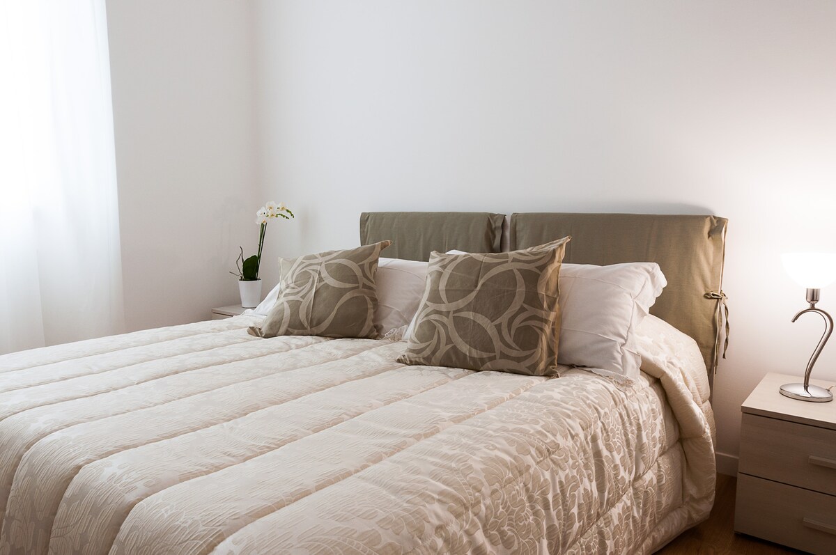 Dvokrevetna soba s bračnim krevetom