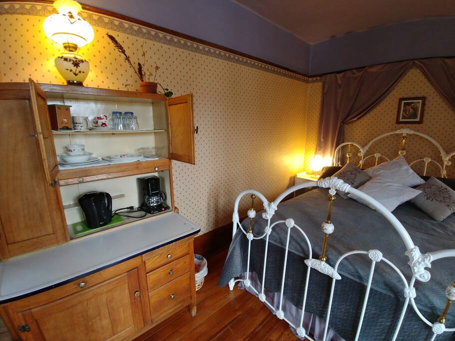 Vaisselle, cafetière, bouilloire