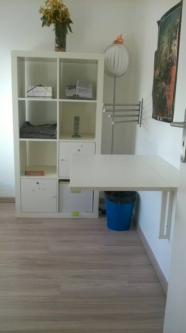Table et deux chaises