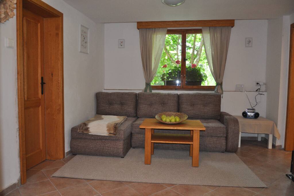 Obývací pokoj - rozkládací pohovka