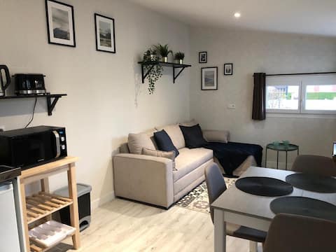 Logement 30m² au calme, bus de ville et commerces.