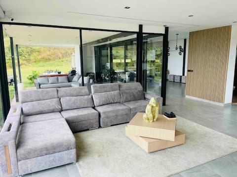 Successful Airbnb property: Casa Blanca Luxury cabin surrounded by nature in Copacabana