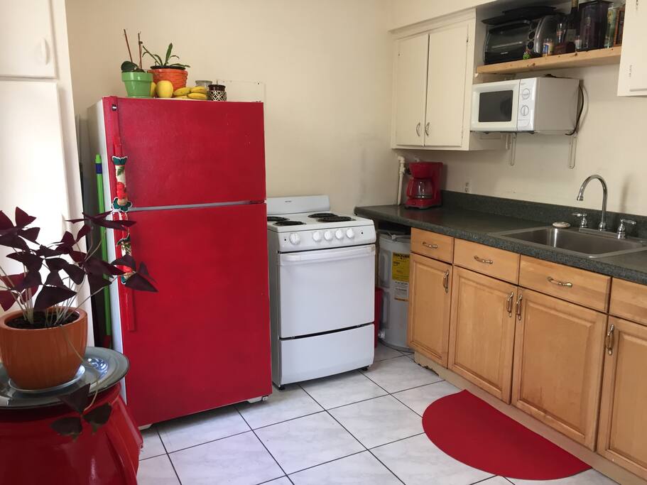 Fully equipped kitchen.