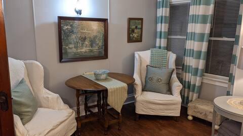 High Street Cozy Cottage
(Entire House)