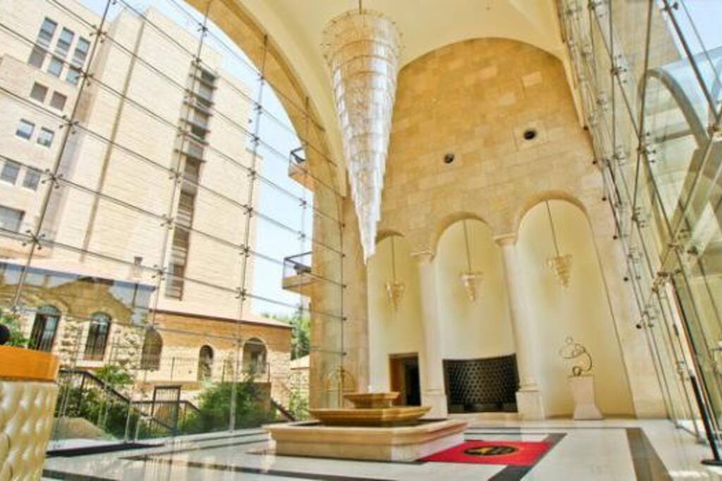 Amazing picture-perfect lobby