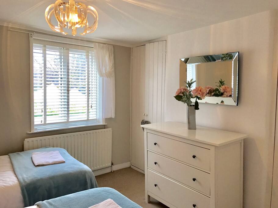twin bedroom