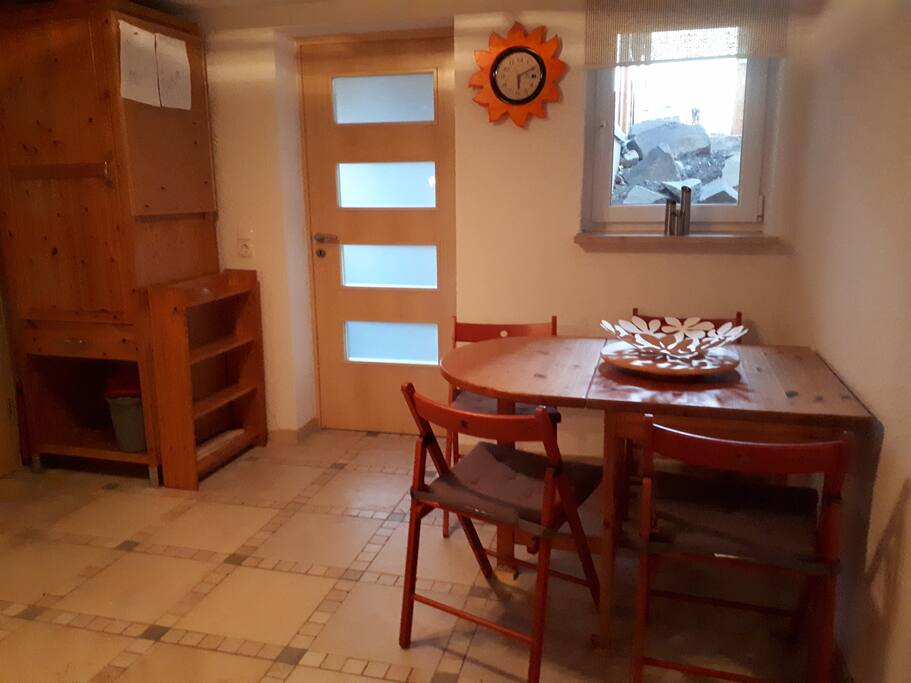 Zwei Handgriffe und hier finden auch 6 Personen Platz.