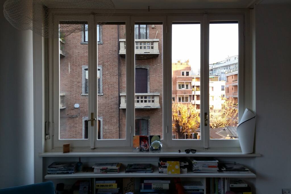 Casa luminosissima! Questa è una delle finestre della sala.