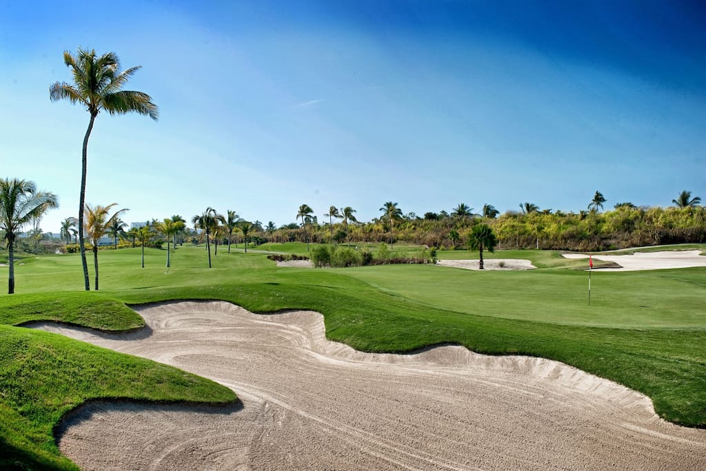 Tee off on the championship Jack Nicklaus course.
