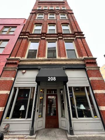 Downtown Penthouse | Broadway | Printer’s Alley gallery image 3