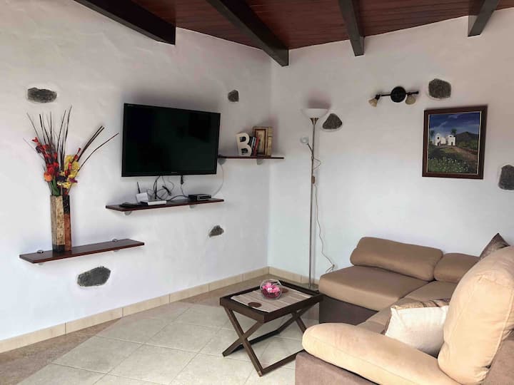 Sun, Relax, Lava & Views. Free Wifi, Bbq - Lanzarote