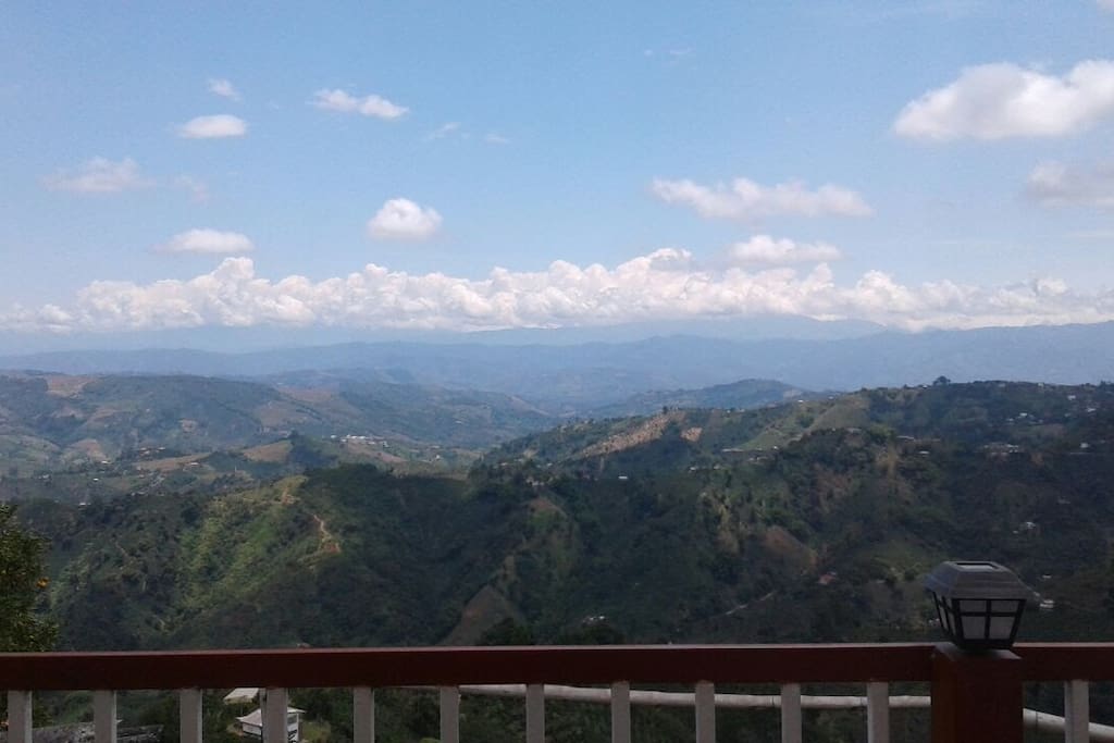 Panorámica en las Montañas del Eje Cafetero