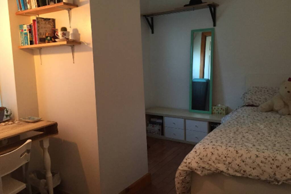 vue d'ensemble. La deuxième section donne sur le balcon partagé