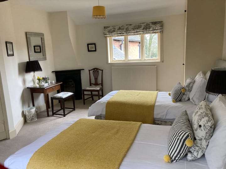 غرفة النوم الأخرى 