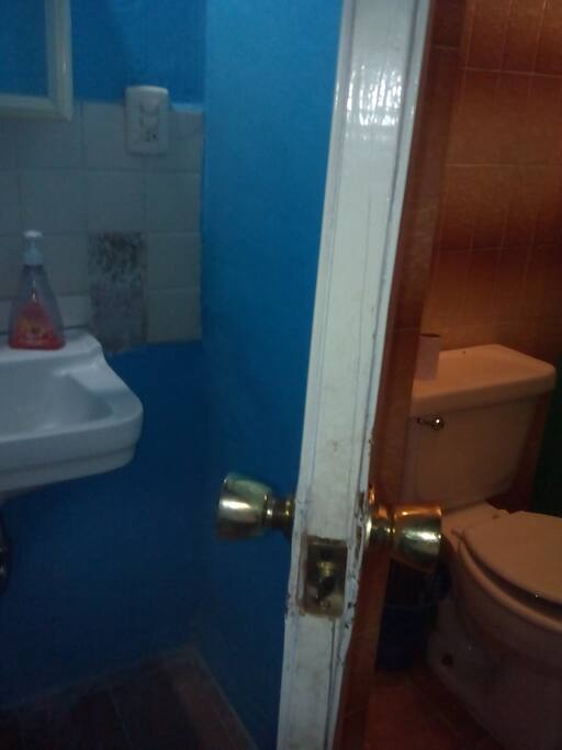 baño y lavamanos