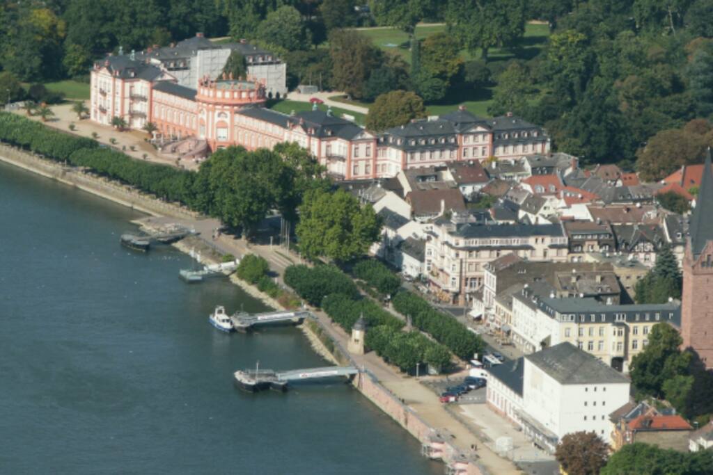 Luftbild Biebrich am Rheinufer
