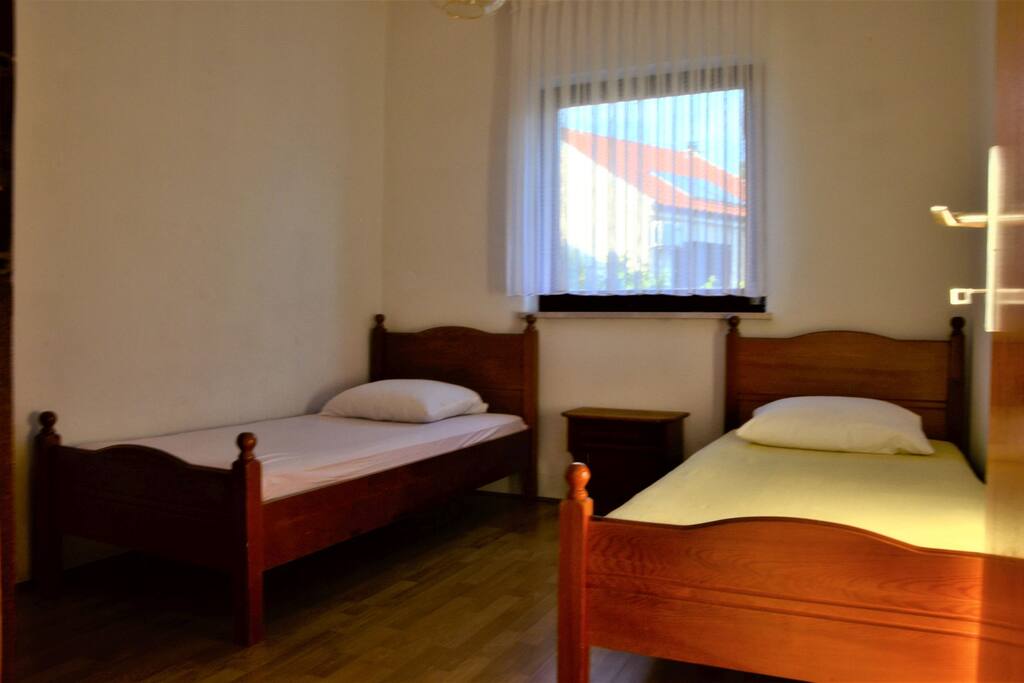 Schlafzimmer mit Einzelbetten