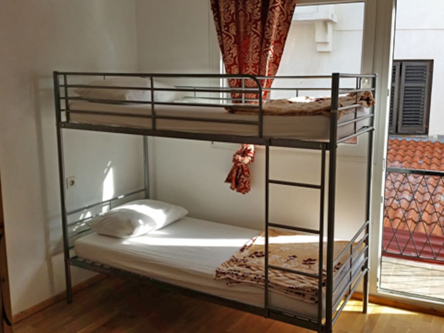 PRIVATE ROOM - 2 BEDS