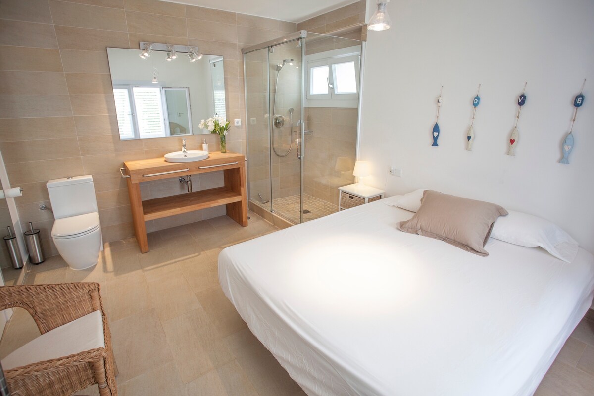 Slaapkamer en badkamer 2