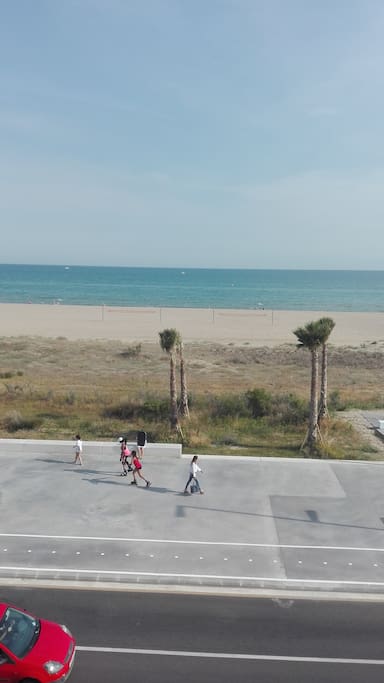 View from the flat:Direct access to the beach!