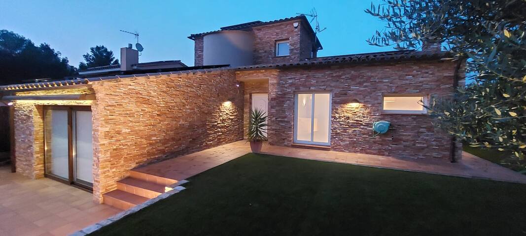 Agradable casa a Pals amb piscina gallery image 2