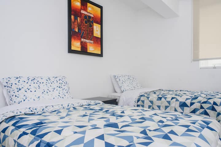 Chumba cha tatu chenye vitanda 2 vya starehe.