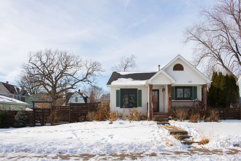 Cute five bedroom, 2 bath, multi-level home on a double lot! Large deck and side yard to enjoy a great BBQ!