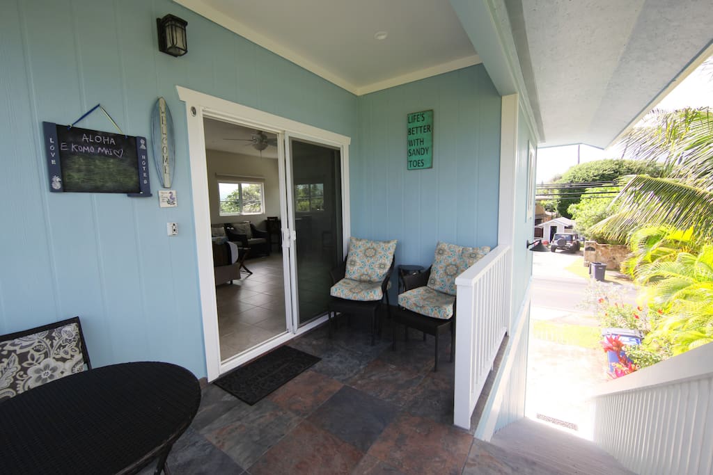Lanai (balcony) for reading a book or enjoying a glass of wine