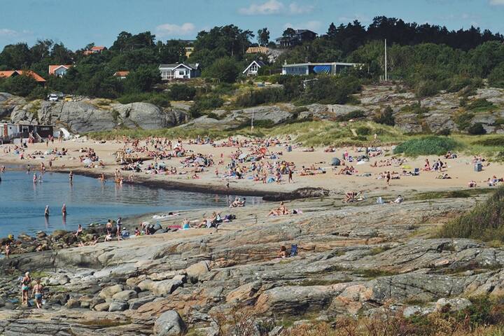 Stay on the west coast of Åsa near the sea!