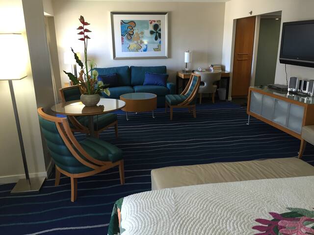 HONOLULU SUITE - ALL INCLUSIVE RATE - SUPER HOST!