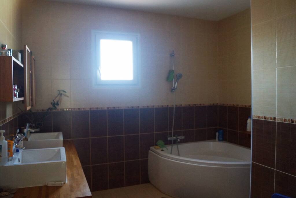 Salle de bains commune