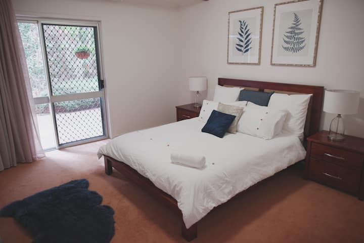 Queen size bed